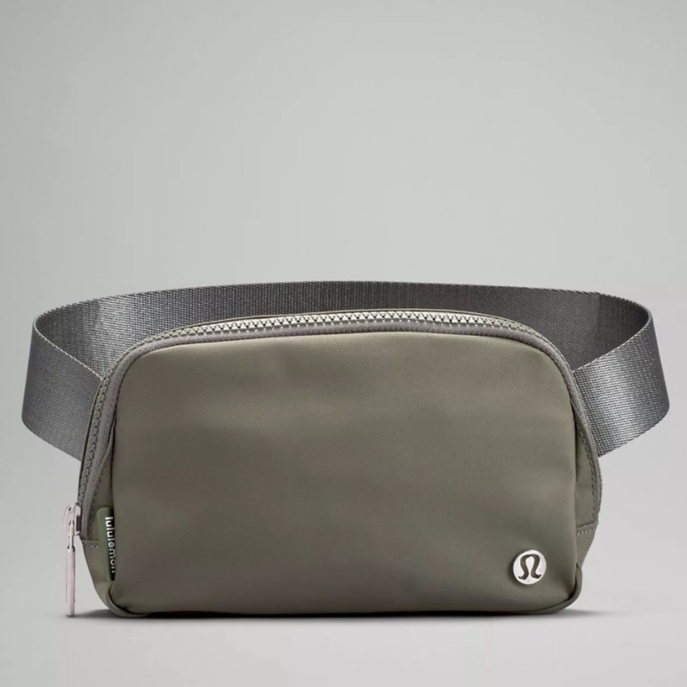 Everywhere Belt Bag Olive Green NWT